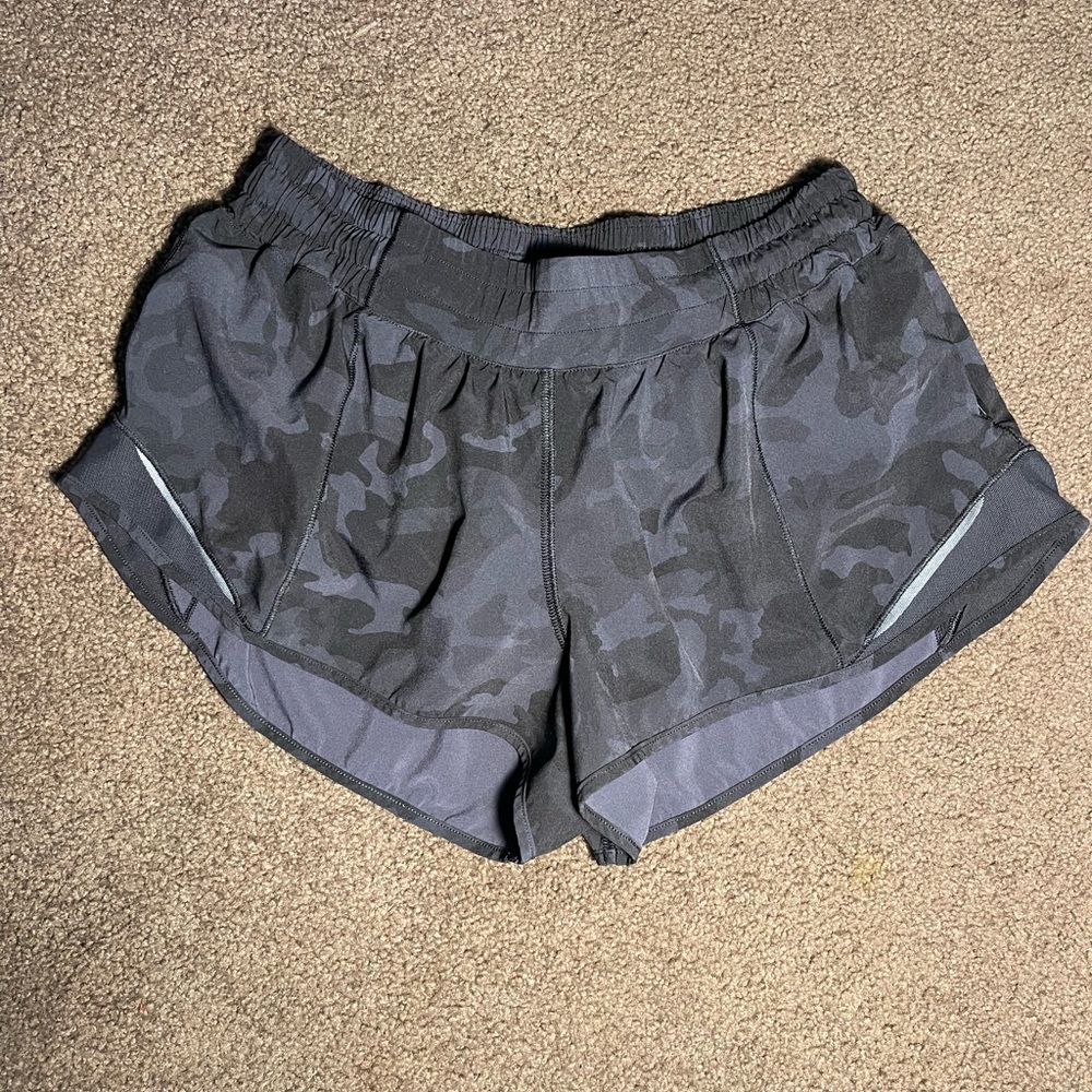 Lululemon Hotty Hot shorts 2.5